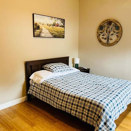 Nice Room Near Whole Foods, Brown University With Shared Bathroom And Kitchen Providence Exterior photo