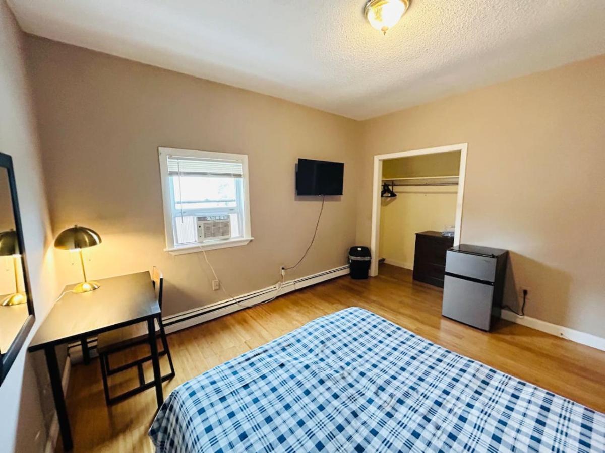 Nice Room Near Whole Foods, Brown University With Shared Bathroom And Kitchen Providence Exterior photo