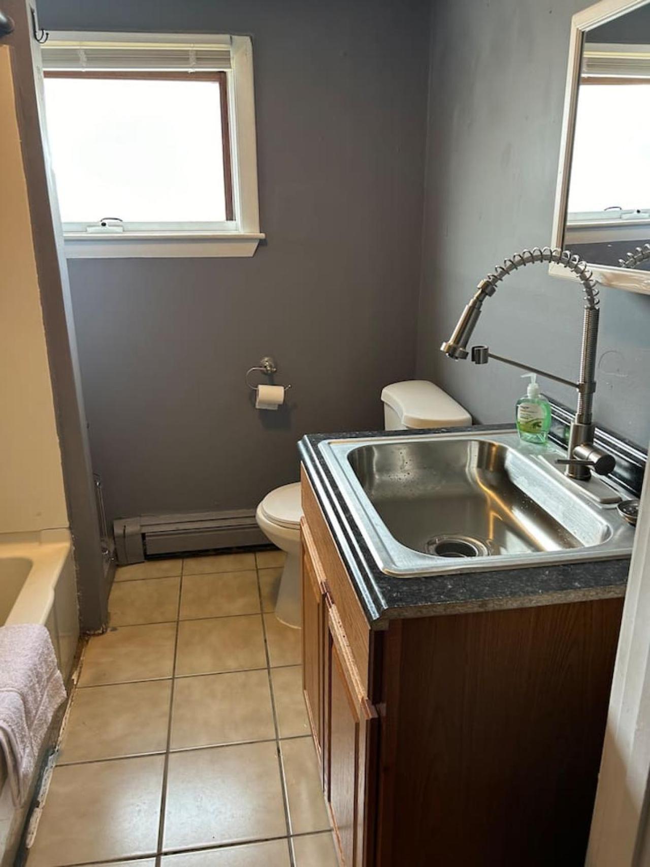 Nice Room Near Whole Foods, Brown University With Shared Bathroom And Kitchen Providence Exterior photo