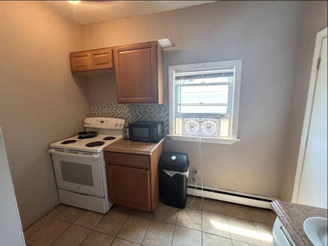 Nice Room Near Whole Foods, Brown University With Shared Bathroom And Kitchen Providence Exterior photo