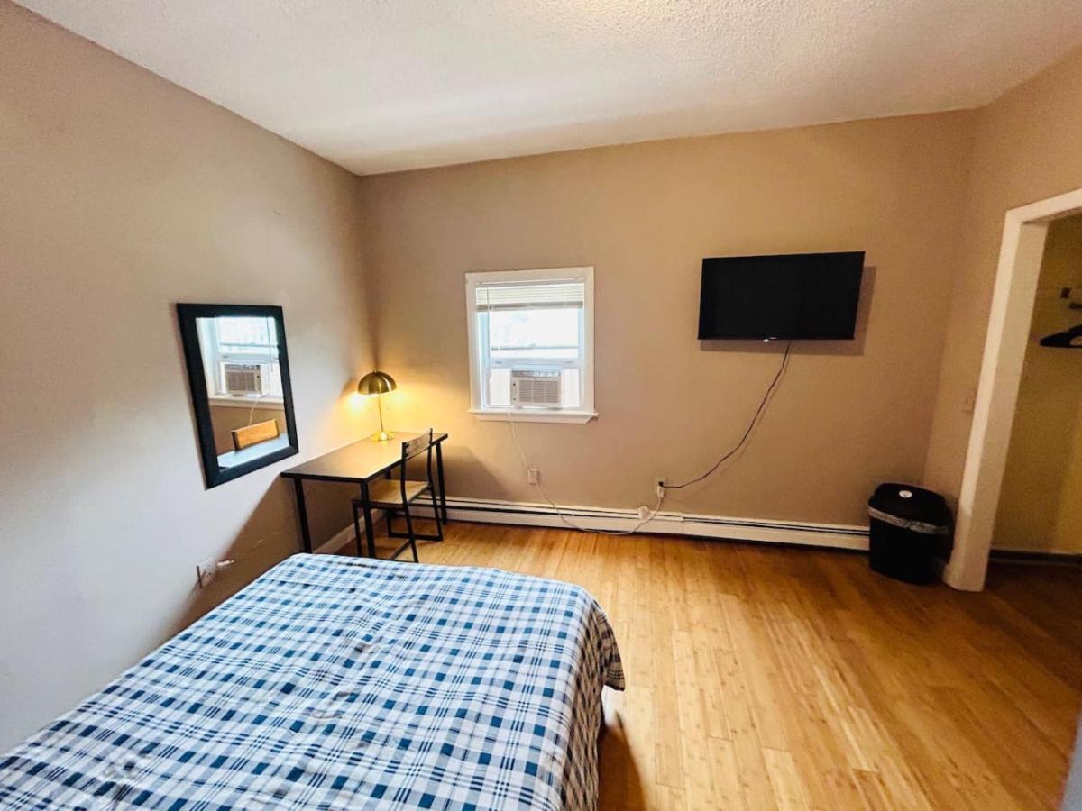 Nice Room Near Whole Foods, Brown University With Shared Bathroom And Kitchen Providence Exterior photo