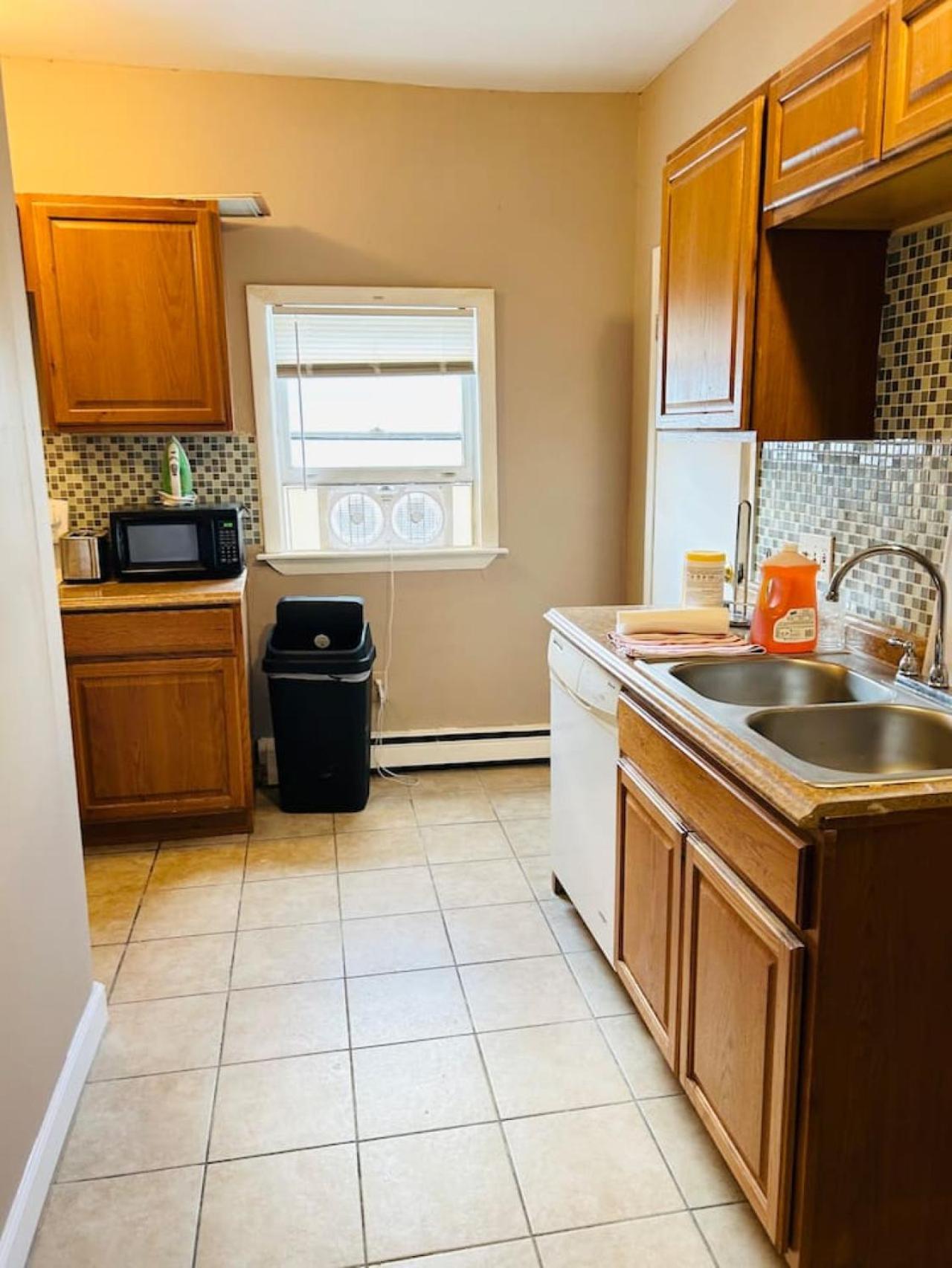 Nice Room Near Whole Foods, Brown University With Shared Bathroom And Kitchen Providence Exterior photo